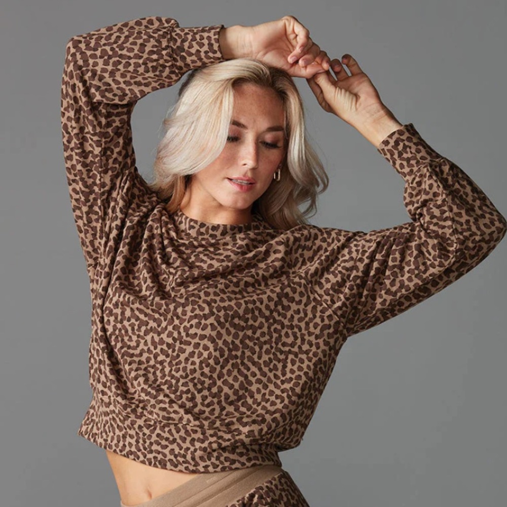 TaviLuxe® Ease Crew Sweatshirt Leopard Desert Wild Small